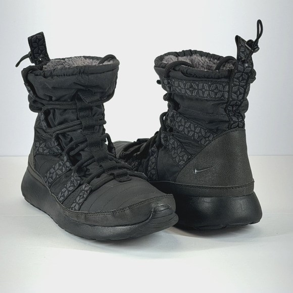 Nike Roshe Run Hi Women Size 9.5 Black Sneakerboots 615968-006 Faux Fur Winter - Picture 1 of 13